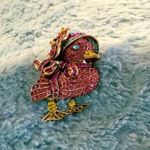 Chic Brooch, Pink in Goldtone, NEW